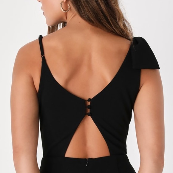 Lulu’s sensual black dress ! Great fit for Christmas - Picture 2 of 5